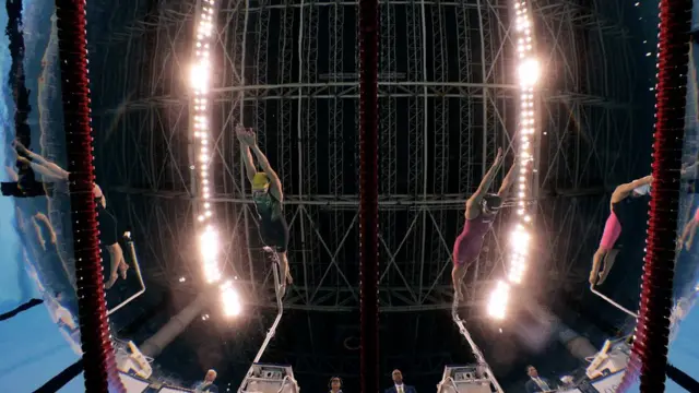 Foto desde el fondo de la piscina olímpica.