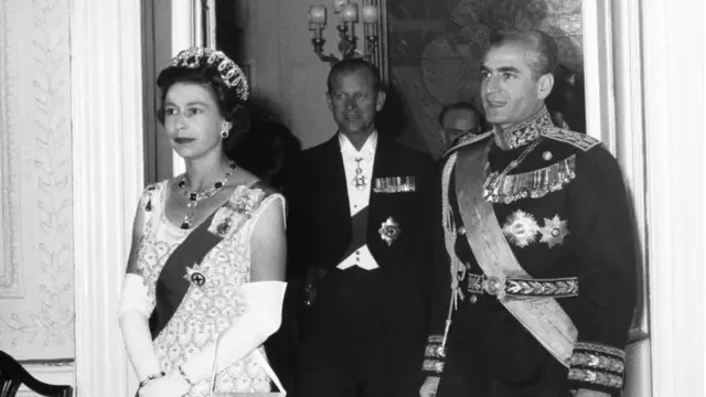 شاه ایران در کنار ملکه الیزابت