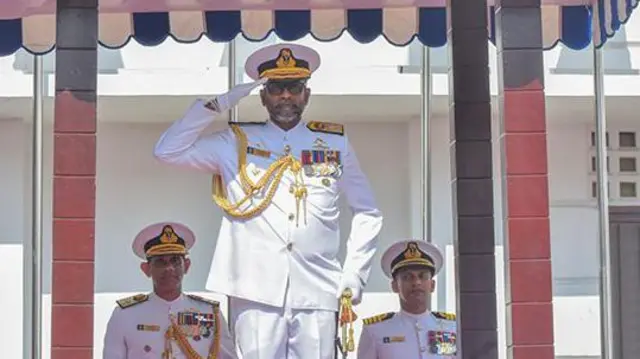 වයිස් අද්මිරාල් ප්රියන්ත ප්රනාන්දු 25 වන නාවික හමුදාපතිවරයා ලෙස වැඩ භාර ගනිමින්