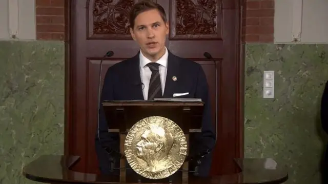 नोबल पुरस्कार जाहीर करतानाचा क्षण