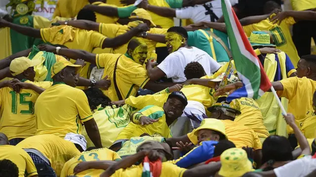 Eliminé, Mamelodi Sundowns a pu revenir dans la compétition grace à l'exclusion des Congolais du Vita club.