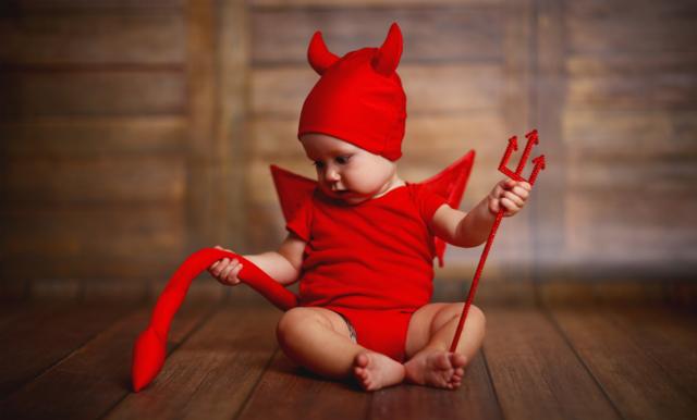 Bebé disfrazado de demonio
