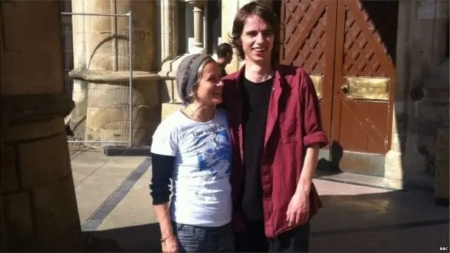 जाश आणि त्याची आई अॅडले