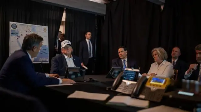 डोनाल्ड ट्रम्प आणि त्यांची टीम