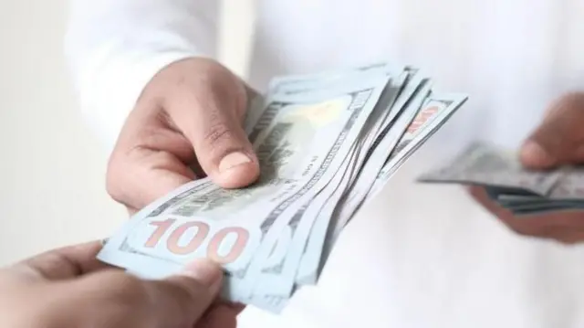 ডলারের বিপরীতে টাকার মানও কমেছে।