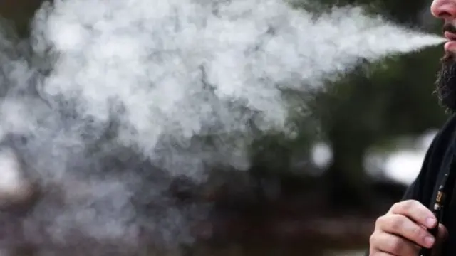 அமெரிக்கா: இ-சிகரெட்டால் பிரச்சனை இல்லையென்று யார் சொன்னது? மற்றம் பிற செய்திகள்