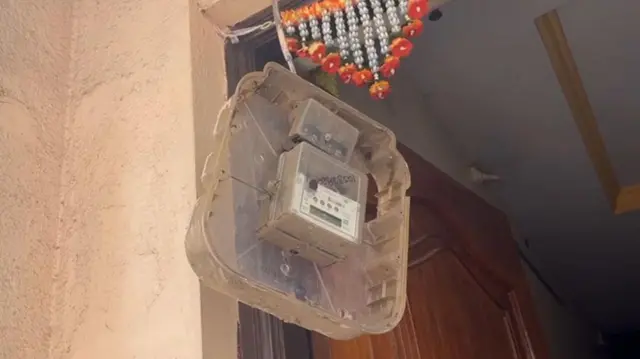 सचिन दुबे यांच्या घराबाहेरील मीटर