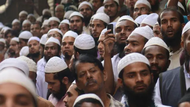 বাংলাদেশের রাজনীতিতে ইসলামপন্থী কয়েকটি রাজনৈতিক দল অনেক দিন ধরেই বেশ সক্রিয়। 