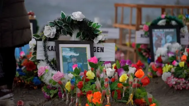 મૃતકોને શ્રદ્ધાંજલિ 