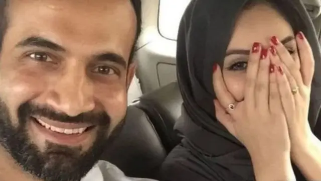 عرفان پٹھان اپنی اہلیہ کے ساتھ