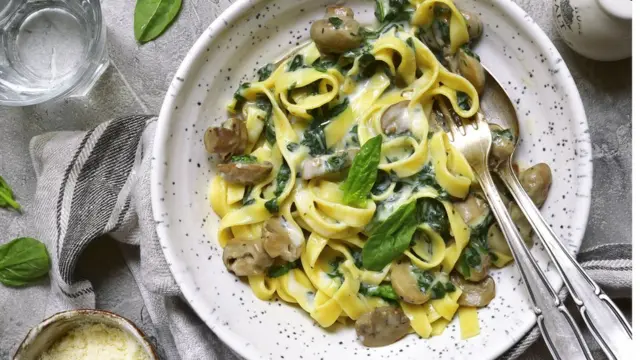 Паста с грибами и шпинатом