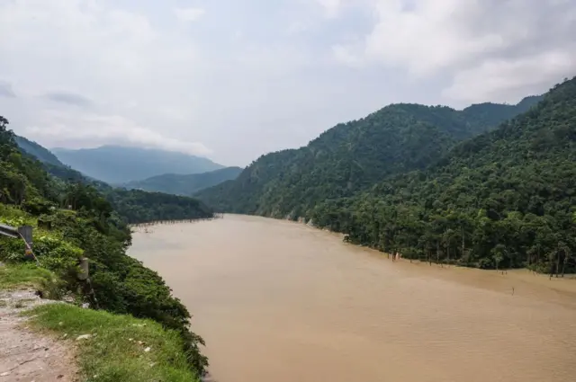 তিস্তা সহ অভিন্ন নদীর জল বণ্টনে বাংলাদেশকে ভারত যেসব প্রতিশ্রুতি দিয়েছিল, তা পূরণ করা দরকার বলে মনে করেন বিশ্লেষকরা 