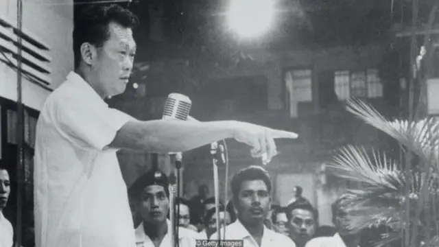 લી કુઆન યૂની તસવીર