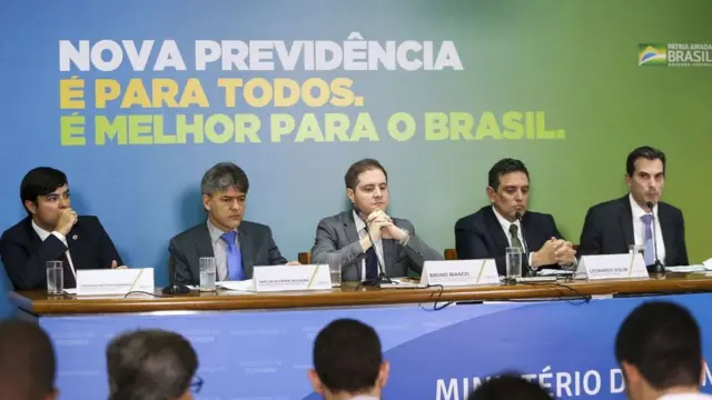 Técnicos da Secretaria da Previdência durante apresentação da propostawhite label casa de apostasreforma