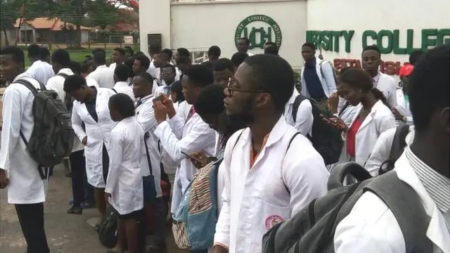 Àwọn akẹ́kọ̀ọ́ dókítà ní UCH tó ń yarí lórí àfikún owó iléèwé