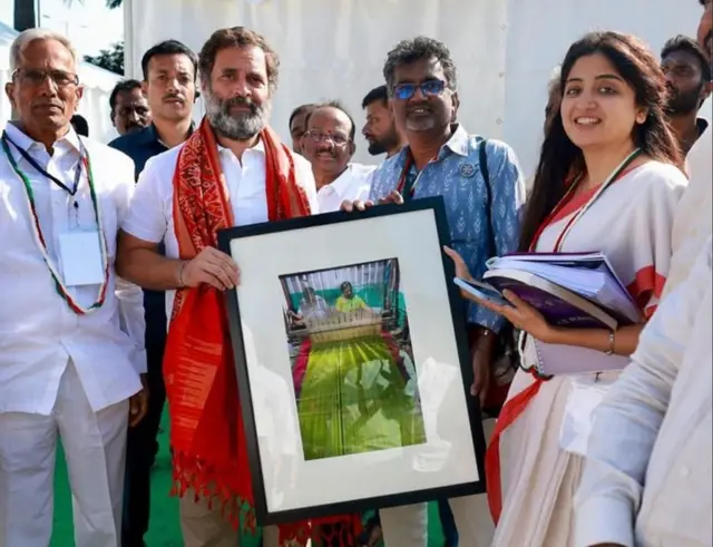 రాహుల్ గాంధీతో పూనమ్ కౌర్