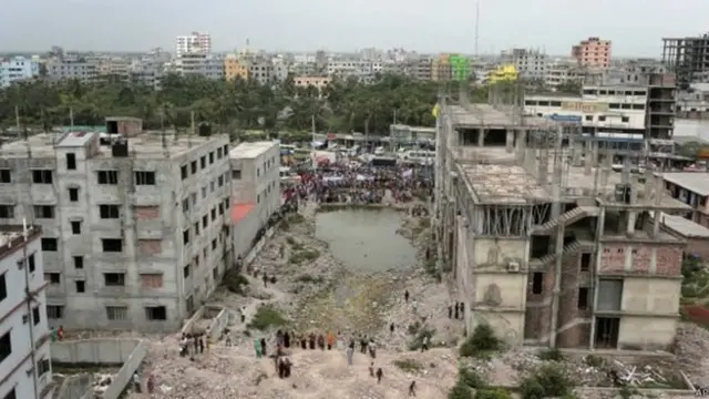 রানা প্লাজা ধসের ফলে বিশ্বজুড়ে ভাবমূর্তির সংকটে পড়ে বাংলাদেশের গার্মেন্ট শিল্প