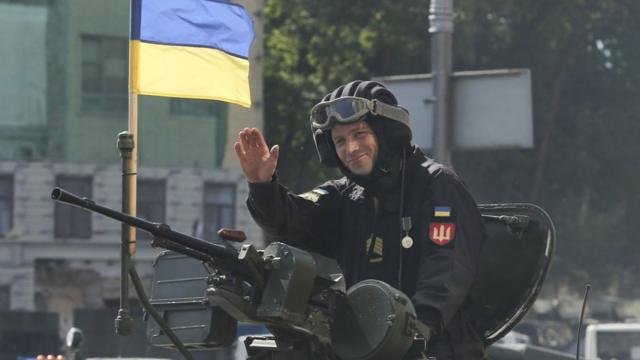 Танки і літаки над Хрещатиком: як це було - BBC News Україна