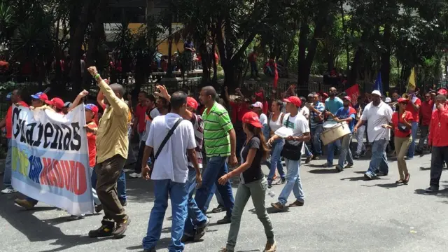 Manifestantes progubernamentales