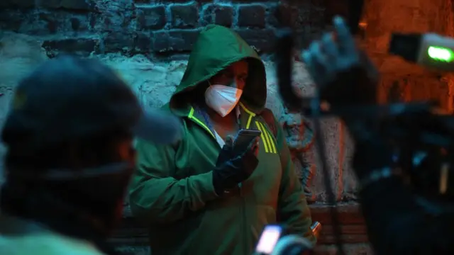 இரவின் நிழல்