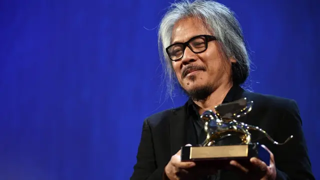 Filipinler'den Lav Diaz'ın "Ang Babaeng Humayo" (The Woman Who Left) adlı filmi en iyi film ödülünü aldı.