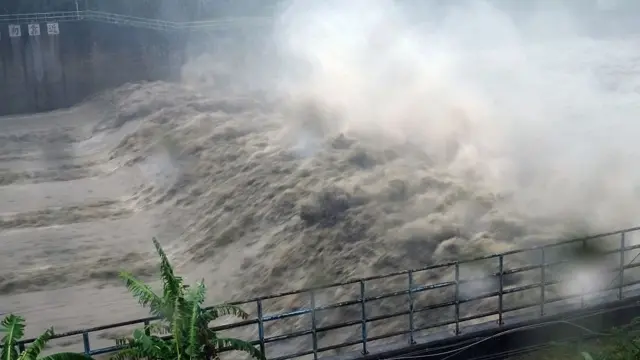 கிழக்கு சீனா மற்றும் தைவானை புரட்டிப்போட்ட மெகி சூறாவளி