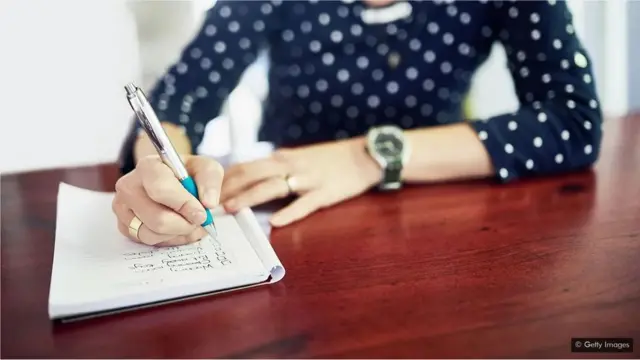 Même si vous faites une liste de courses et la laissez à la maison, le fait de l'écrire vous permet de mieux vous souvenir des articles