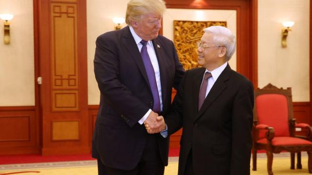 Ông Trump gặp ông Trọng với vai trò Tổng Bí thư tại Hà Nội hôm 12/11/2017 sau khi dự APEC ở Đà Nẵng
