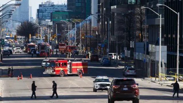 Canada, tông xe vào người đi bộ