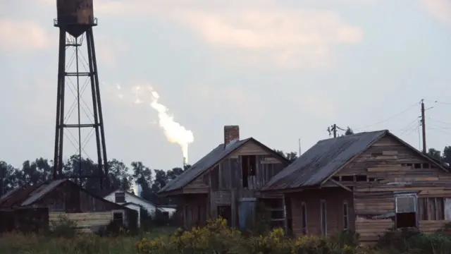 Usines de raffinage de pétrole et de produits chimiques près des communautés afro-américaines le long du fleuve Mississippi