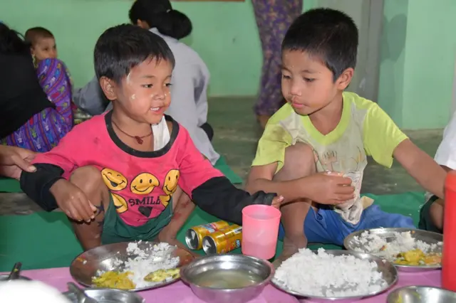 စစ်ဘေးရှောင်ကလေးတွေ
