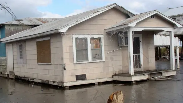 منزل في آيل دي جين تشارلز بعد أحد الأعاصير