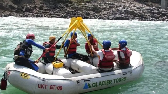 रिव्हर राफ्टिंग