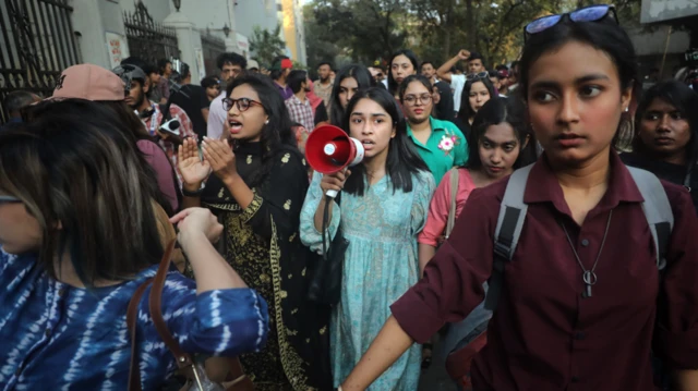 బంగ్లాదేశ్, విద్యార్థుల ఆందోళనలు, ఆపరేషన్ డెవిల్ హంట్