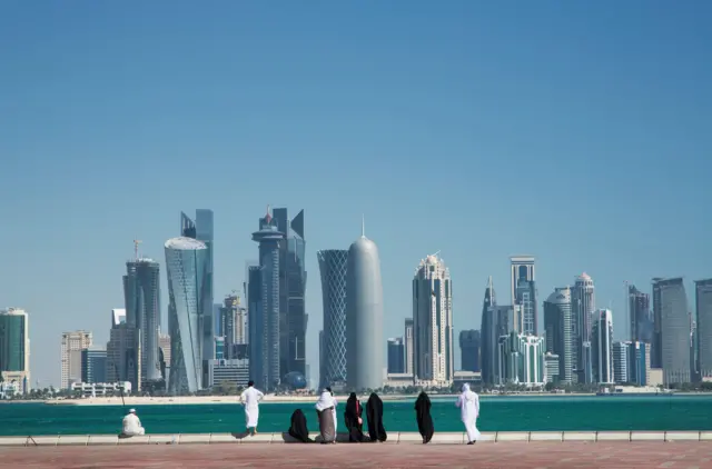 टिकलीएवढ्या कतारनं वाळवंटात राहून एवढी प्रगती कशी केली?