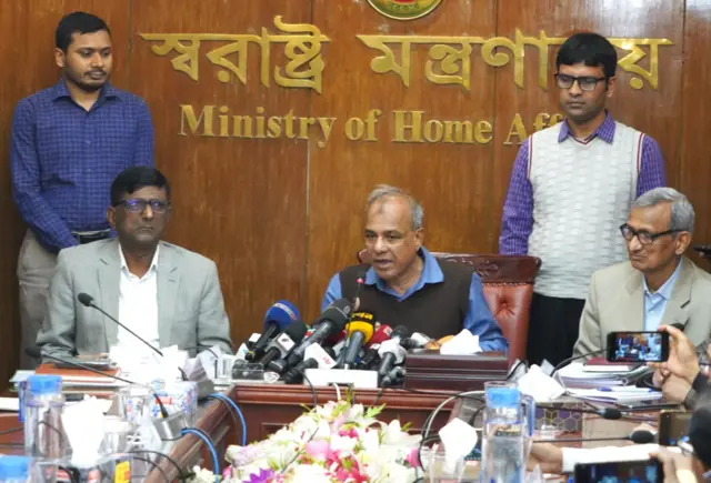 তিতুমীর শিক্ষার্থীদের রেলপথ অবরোধ বিষয়ে কথা বলেন স্বরাষ্ট্র উপদেষ্টা লেফটেন্যান্ট জেনারেল (অব.) মো. জাহাঙ্গীর আলম চৌধুরী।