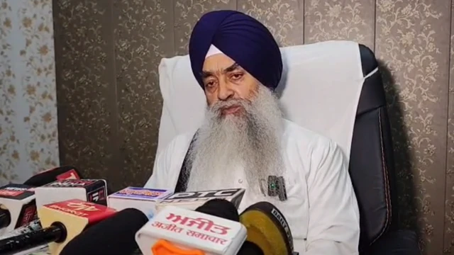 ਦਰਬਾਰ ਸਾਹਿਬ ਦੇ ਹੈੱਡ ਗ੍ਰੰਥੀ ਗਿਆਨੀ ਰਘਬੀਰ ਸਿੰਘ