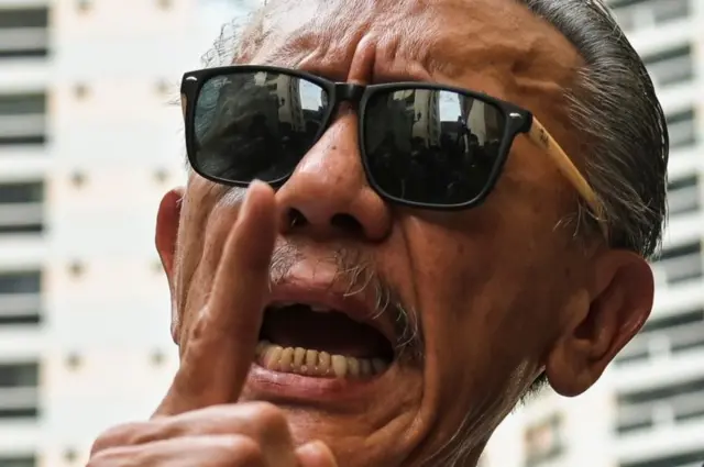 "ถ้าใครคิดจะทำไม่จริง ข้ามศพผมไปก่อน" นายชูวิทย์