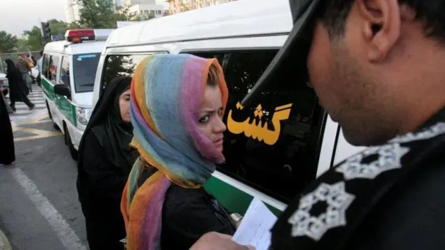 Iraanitti shamarran hijaaba hin uffanne hidhaan adabamuuf