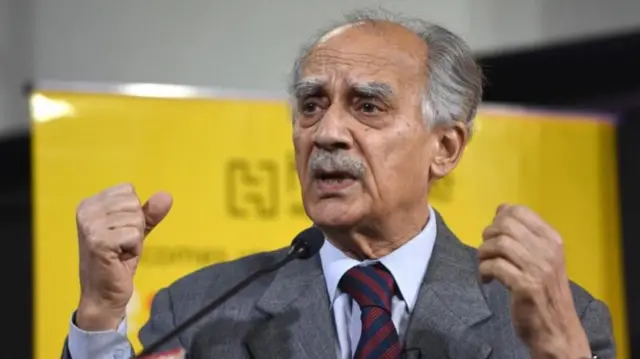 બીબીસી ગુજરાતી, વિનાયક દામોદર સાવરકર, અરુણ શૌરી, અટલ બિહારી વાજપેયી, સુભાષચંદ્ર બોઝ, મહાત્મા ગાંધી, આંદામાન નિકોબાર, હિન્દુત્વ, હિંદુ, ભારતીય જનતા પાર્ટી, અંગ્રેજો, બ્રિટિશ શાસન, રાષ્ટ્રીય સ્વયંસેવક સંઘ, આરએસએસ