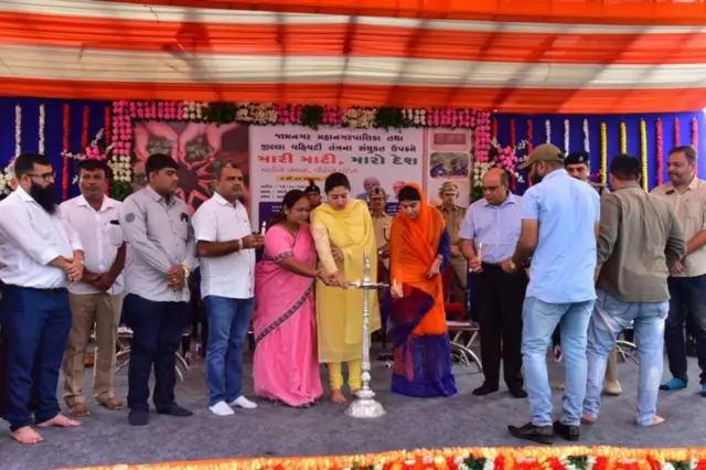 कार्यक्रम में हुआ झगड़ा 