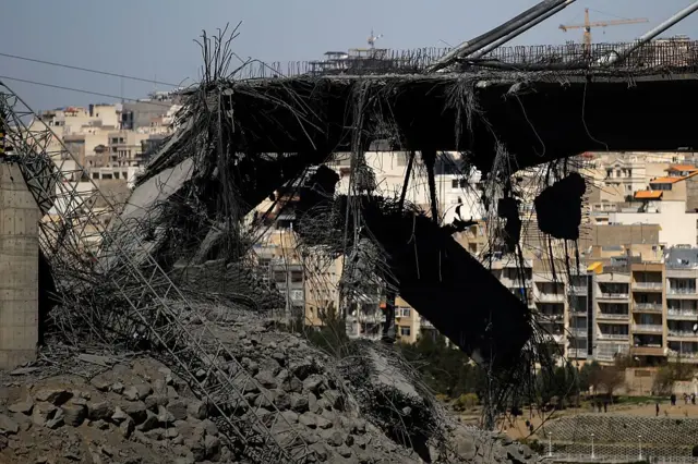 معاون استاندری البرز گفت که در این حمله ۸ نفر کشته و ۹۵ نفر زخمی شدند. 