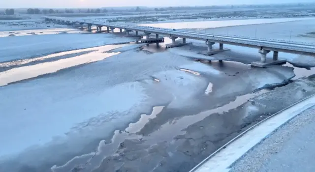 नेपाल र भारतको सीमा छुट्याउने महाकाली नदीमा नयाँ पुल बनिरहेको छ