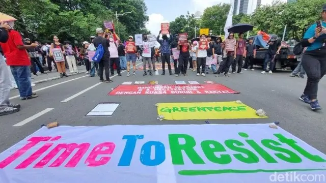 Demo buruh di Patung Kuda, Jakarta Pusat