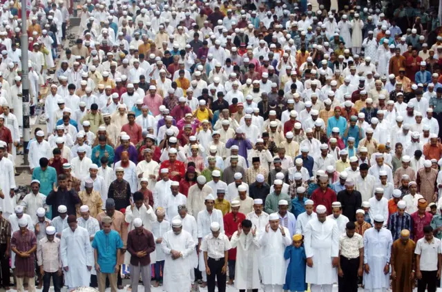 এক মাস রোজা রাখার পর মুসলিমরা ঈদ-উল-ফিতর পালন করেন।