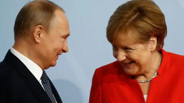 Angela Merkel defiende los acuerdos que firmó con Putin y el bloqueo a la entrada de Ucrania en la OTAN, en una entrevista con la BBC - BBC News Mundo