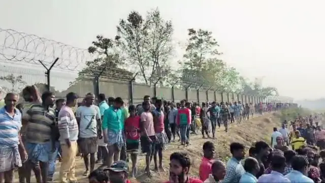 ভারতীয় অংশেও জড়ো হন স্থানীয় গ্রামবাসী