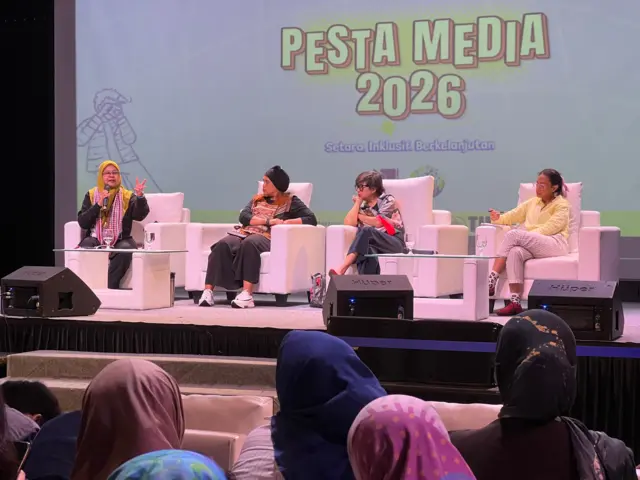 Ketua Umum AJI Indonesia, Nany Afrida; Pemimpin Redaksi Mongabay, Sapariah Saturi; Pemimpin Umum Project Multatuli, Evi Mariani, dan Joan Rumengan dari AJI Jakarta.