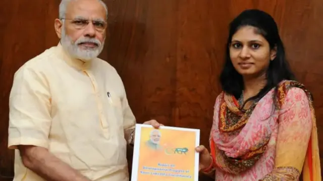 पंतप्रधान नरेंद्र मोदी आणि खासदार रक्षा खडसे 