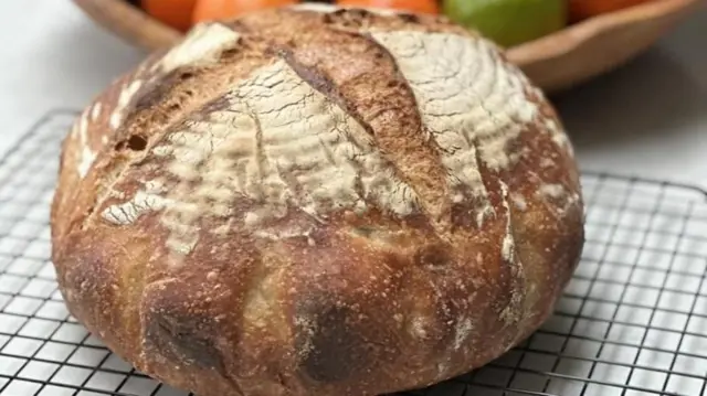 कोरोनाच्या संकटाच्या पहिल्या वर्षात अनेकजण सावर डो (ब्रेडचा प्रकार) स्टार्टरकडे वळले